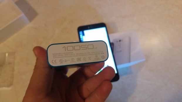 Ревю на ASUS ZenFone Selfie: смартфон за принцеси