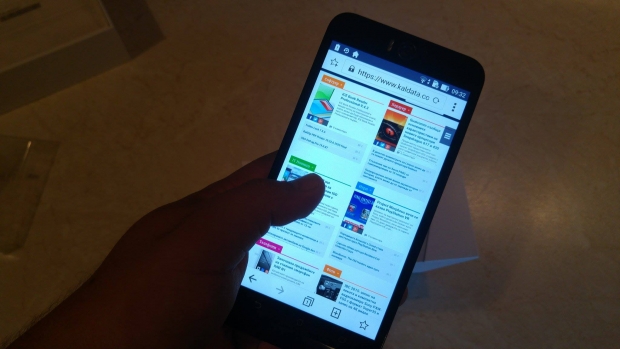 Ревю на ASUS ZenFone Selfie: смартфон за принцеси