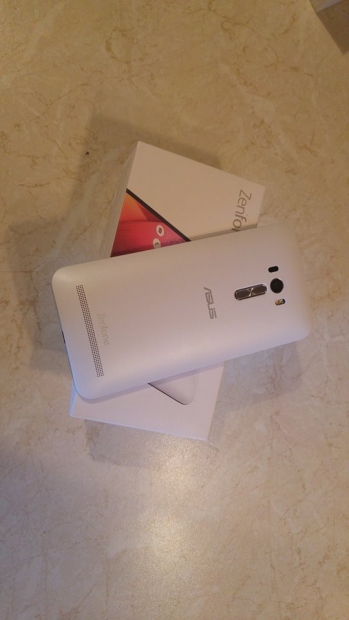 Ревю на ASUS ZenFone Selfie: смартфон за принцеси
