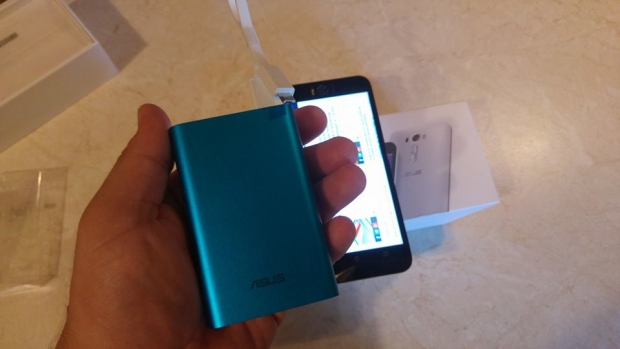 Ревю на ASUS ZenFone Selfie: смартфон за принцеси