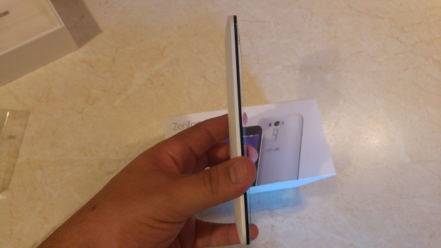 Ревю на ASUS ZenFone Selfie: смартфон за принцеси
