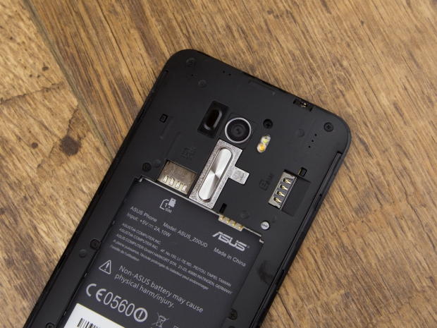 Ревю на ASUS ZenFone Selfie: смартфон за принцеси