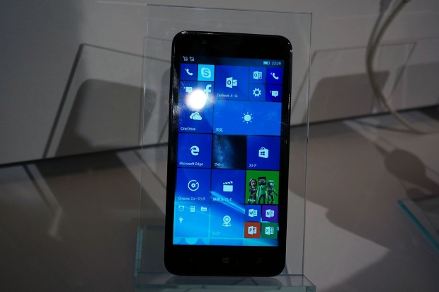 Японски компании показаха Windows 10 смартфони