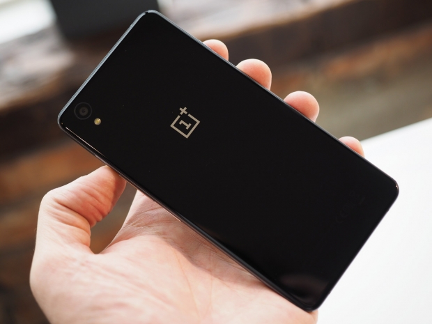 Официален анонс на 5-инчовия смартфон OnePlus X с 3 GB оперативна памет и цена 9