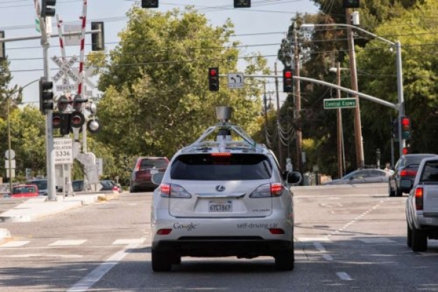 Google започна да маха хората от своите роботизирани автомобили