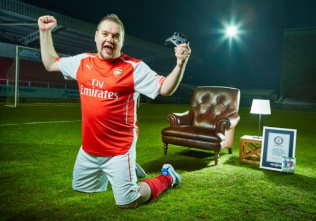 Фен на FIFA мина рекорда по най-продължителна игра