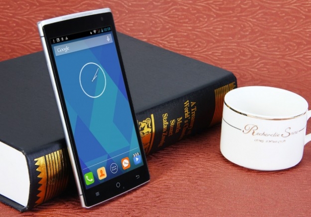 Takee 1 Holographic: смартфон с осемядрен процесор и 3D дисплей при цена 9,99