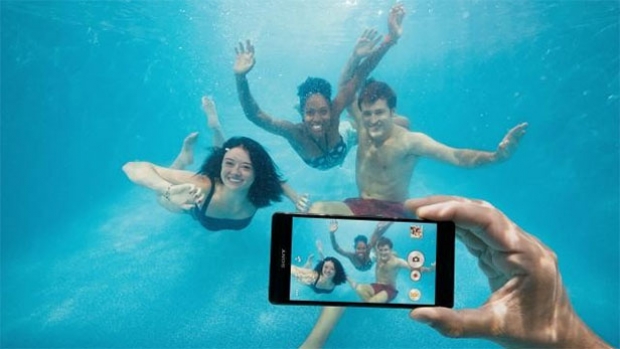 Не използвайте водоустойчивия Xperia Z5 под вода, съветва Sony