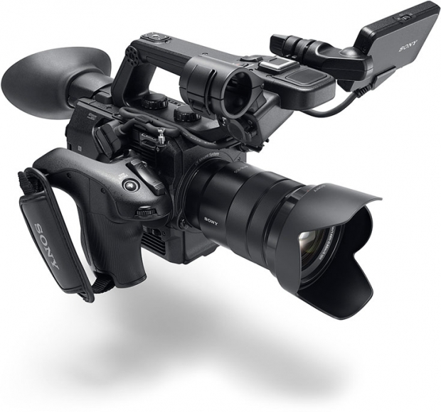IBC 2015: анонс на леката и компактна видеокамера Sony PXW-FS5 с формат Super35 и запис на 4К видео