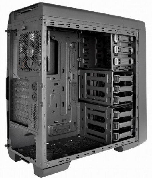 Thermaltake подготвя корпуса Urban S31 Series с шумо-изолация и док-станция
