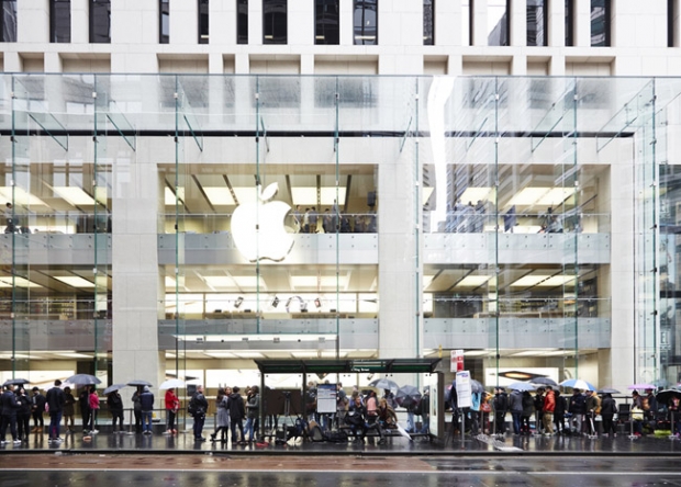 Започнаха официалните продажби на iPhone 6s и iPhone 6s Plus