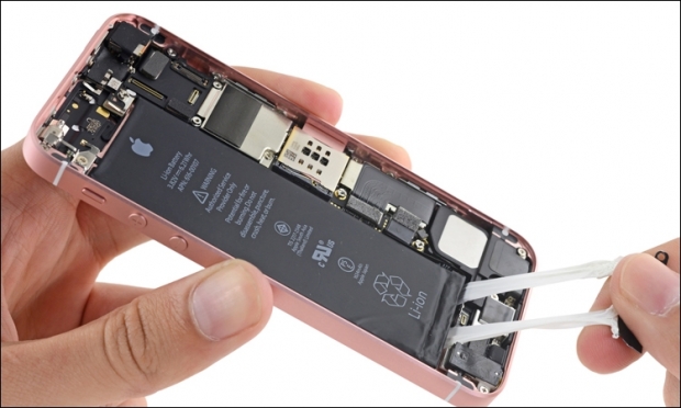 iFixit: смартфонът iPhone SE е лесен за ремонтиране