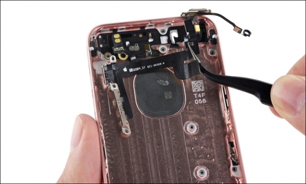 iFixit: смартфонът iPhone SE е лесен за ремонтиране