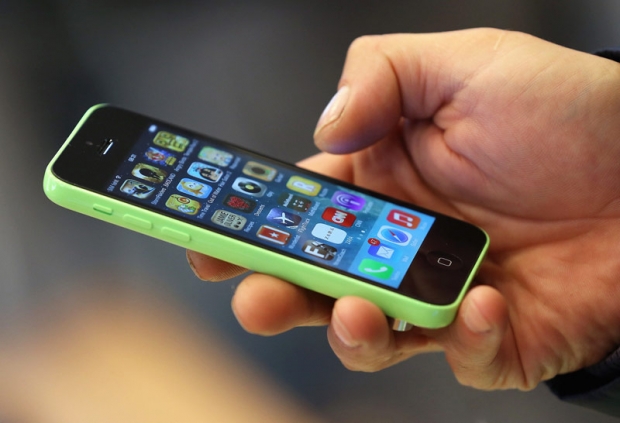 ФБР не намери никаква важна информация от отключения iPhone на терориста от Сан Бернардино