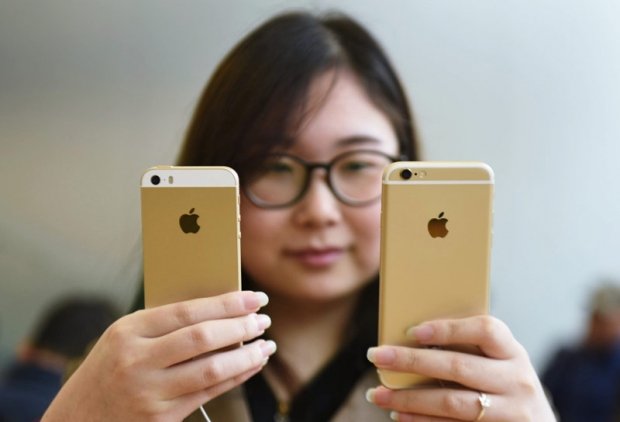 Златистият iPhone SE се радва на огромно търсене в Китай