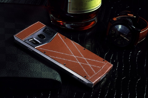 Смартфонът Doogee Talent T3 има втори дисплей отгоре