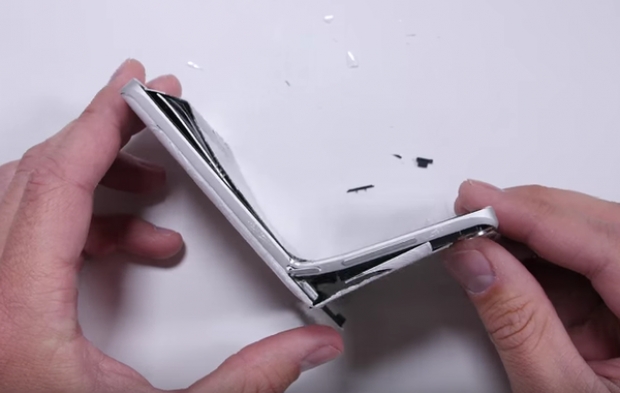 Xiaomi Mi5 твърде лесно се сгъва наполовина