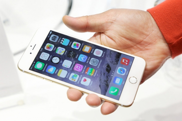 Wall Street: утре Apple ще обяви за първия в историята си спад на продажбите на iPhone