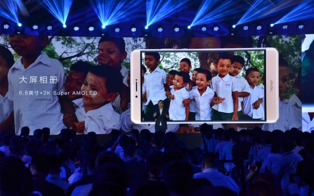 Официален анонс на огромния смартфон Huawei Honor Note 8
