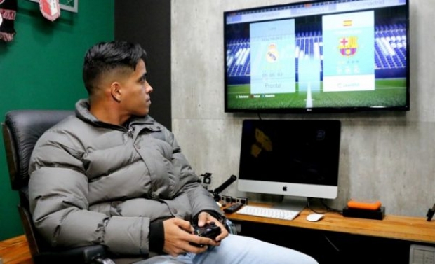 Футболист се отказа от спорта, за да стане професионален играч на FIFA