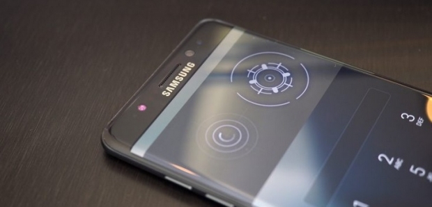 Samsung може да използва скенери на ириса дори в средния клас телефони
