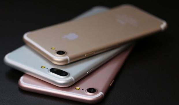 Появи се информация, че Apple в последния момент се отказала от iPhone 7 с единична камера