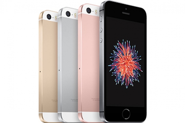 iPhone SE е най-продаваният в момента смартфон във Великобритания