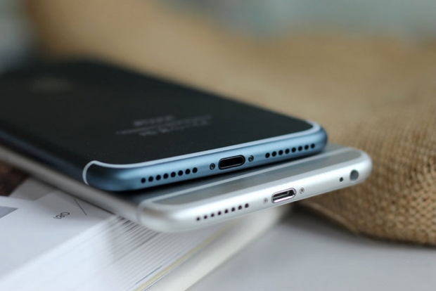 Първи фотографии на работещ iPhone 7 Plus с тъмносин цвят на корпуса