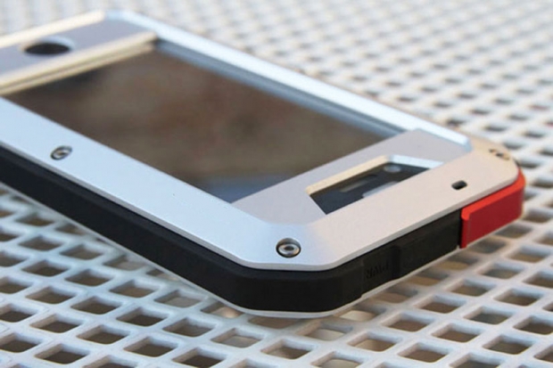 „Калашников“ започна продажбите на „тактически“ калъф за iPhone 6/6s