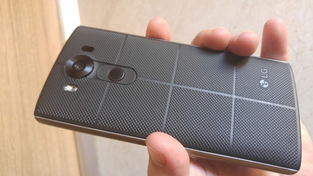 Ревю на смартфона LG V10 с допълнителен дисплей и две предни камери
