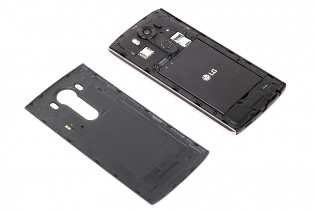 Ревю на смартфона LG V10 с допълнителен дисплей и две предни камери