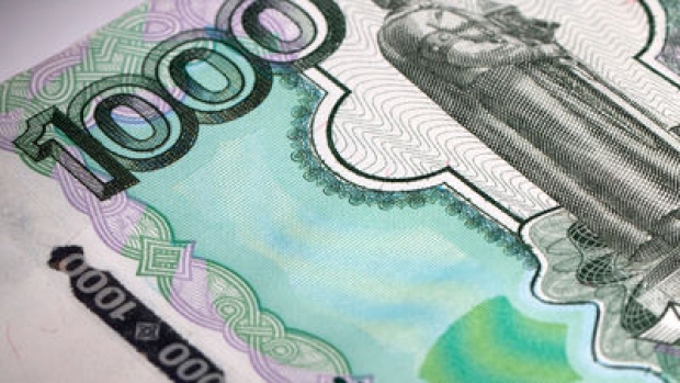 Руските хакери успяха с 15% да променят курса на рублата