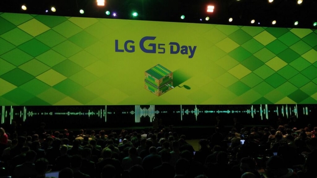 LG G5 е официален с модулен дизайн и три камери