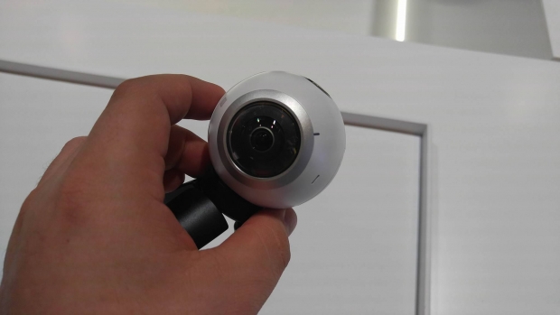 MWC 2016: Samsung представи камерата Gear 360