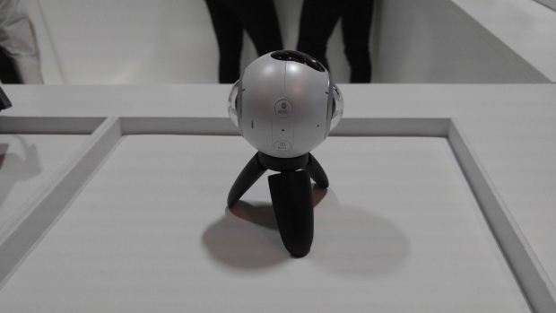 MWC 2016: Samsung представи камерата Gear 360