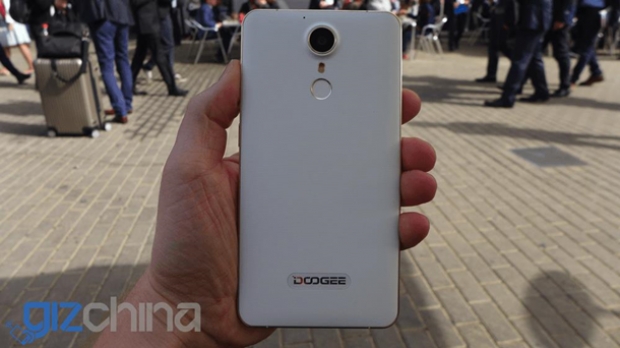 MWC 2016: 10-ядрен смартфон за 0