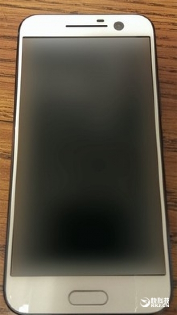 HTC One M10: реалистична шпионска снимка на устройството