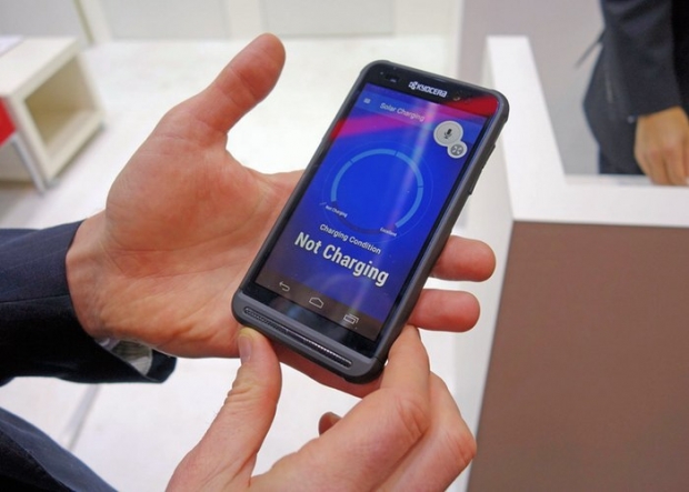 MWC 2016: Телефоните със соларни панели на Kyocera все по-близо до дебюта си