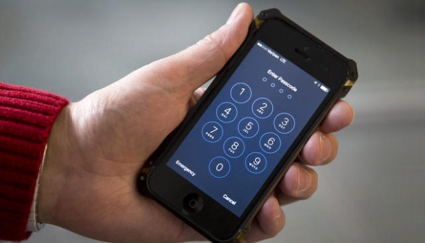 Американските власти поискаха от Apple отключването на още 12 iPhone