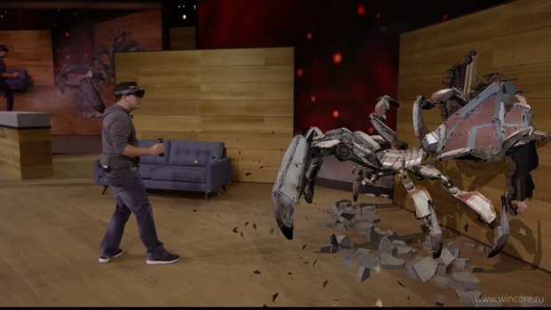 В комплекта с HoloLens са включени три игри и три приложения