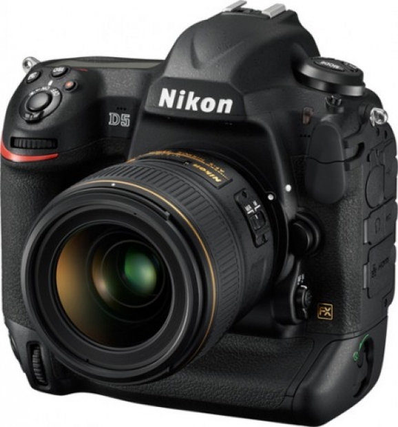 CES 2016: Nikon представи флагманския огледален фотоапарат D5 с невероятна чувствителност от 3 280 000 ISO единици