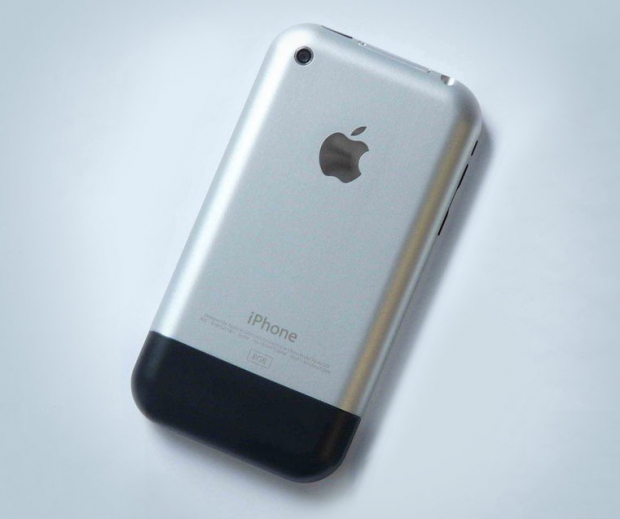iPhone навърши 9 години