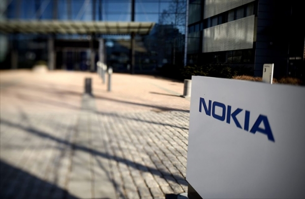 Реална фотография на прототипа на смартфон на Nokia