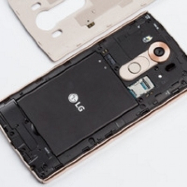LG се присмя на несменяемите акумулаторни батерии в смартфоните на Samsung