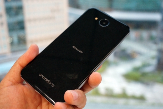 Sharp 507SH е първият устойчив на влага смартфон от програмата Android One