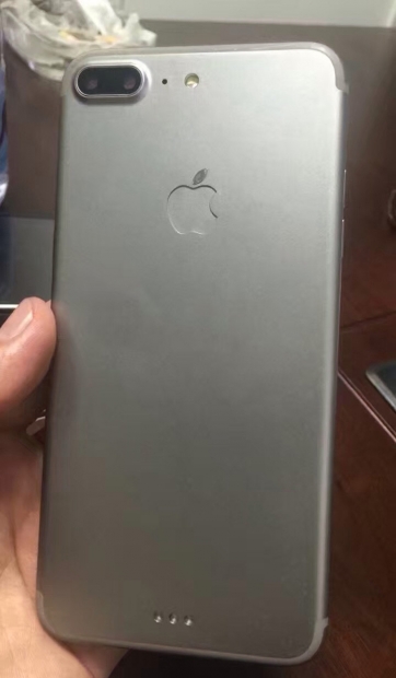 Реални фотографии на iPhone 7 Plus с двойна камера и Smart Connector