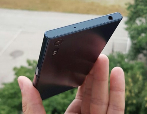 Първите фотографии на флагмана Sony Xperia от 2016 година показват съвсем нов дизайн