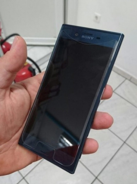 Реални фотографии на флагмана Sony Xperia от 2016 година