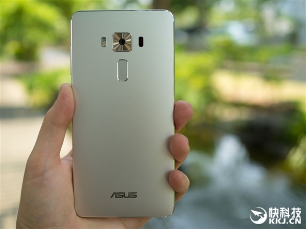 През август трябва да излезе модел на смартфона Asus ZenFone 3 Deluxe с процесор Snapdragon 823