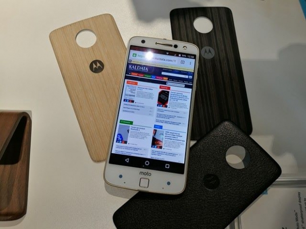 Lenovo представи официално Moto Z и Moto Z force